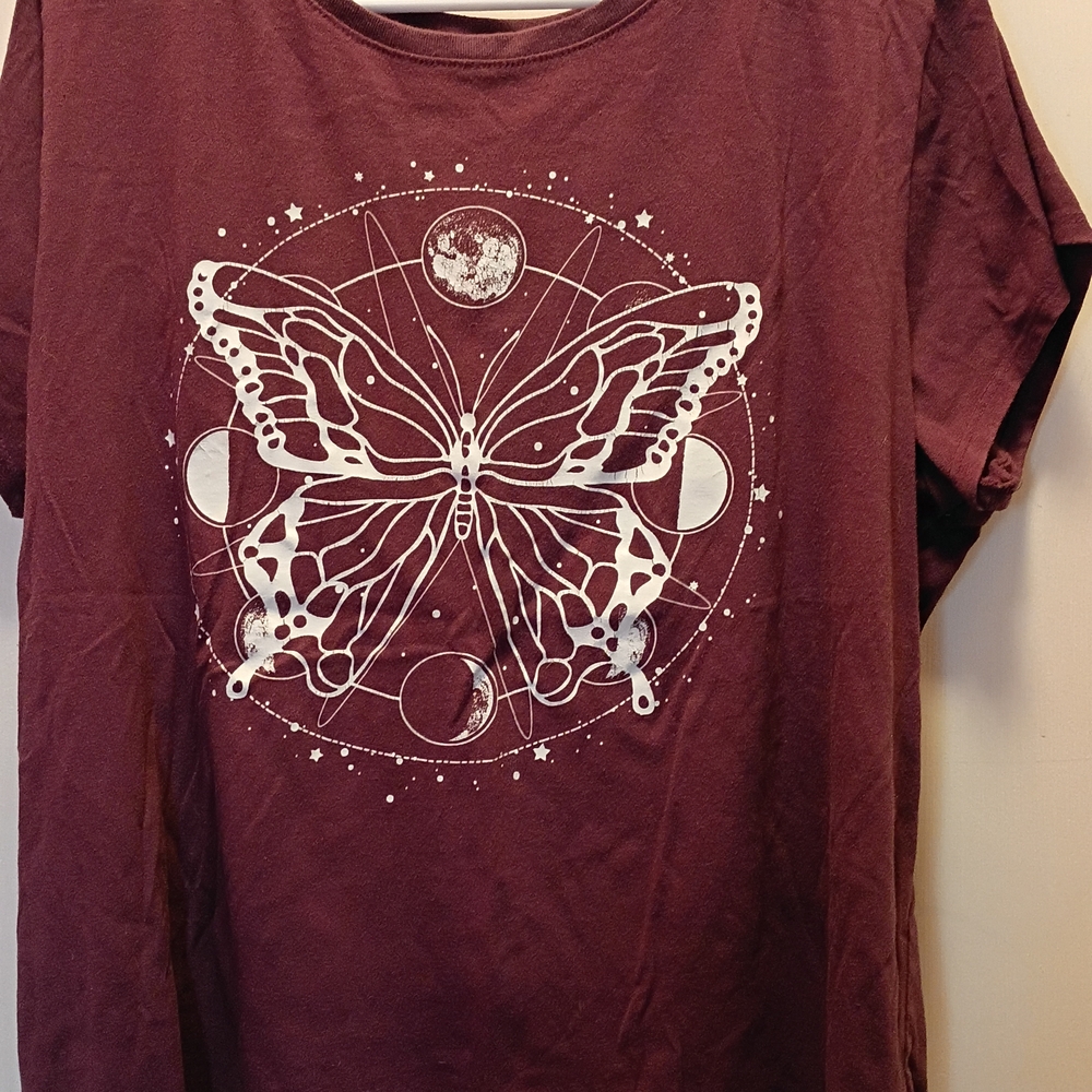 Butterfly Graphic Short Sleeve Tee - Maroon